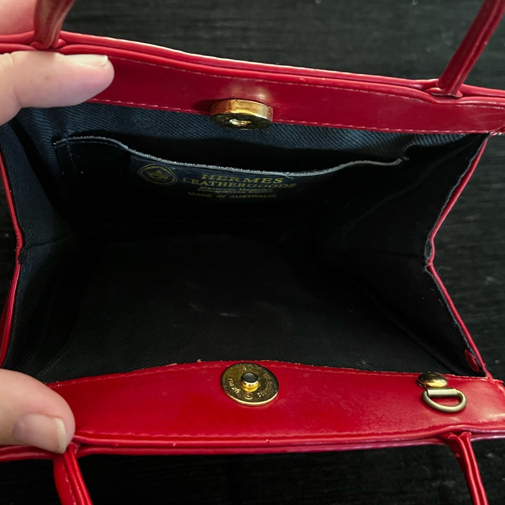 Little red bag. Fabulous & fun. 16cm x 17cm. Used. In a fabulous used condition - Picture 3 of 9